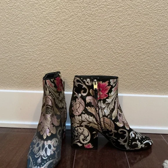 Sam Edelman NWOT Jacquard Ankle Boots - Picture 3 of 3
